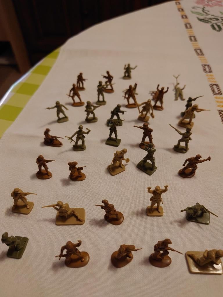 dik 35 soldaten voor H0 spoor, Hobby en Vrije tijd, Modeltreinen | H0, Overige merken, Gelijkstroom of Wisselstroom, Overige typen
