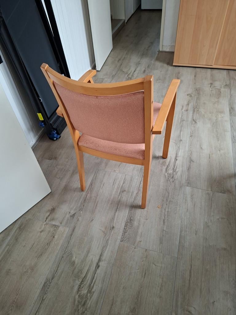 Stevige stoel, ideaal voor ouderen en zwaarder gewicht, Ophalen