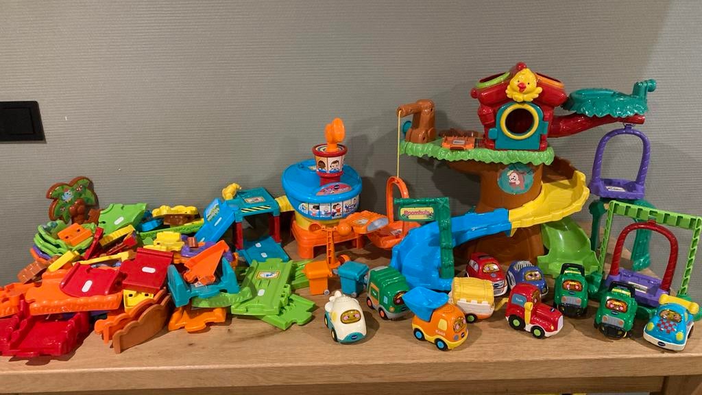 Grote set VTech Toet Toet Auto's met diverse banen en auto's, Ophalen, Gebruikt, 6 maanden tot 2 jaar