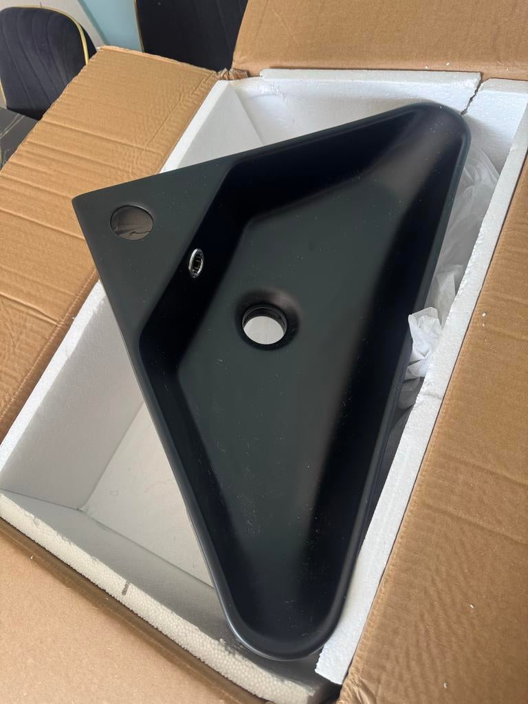 Nieuwe Zwarte Driehoekige Wastafel - Hoekmodel, Ophalen, Nieuw, Wastafel