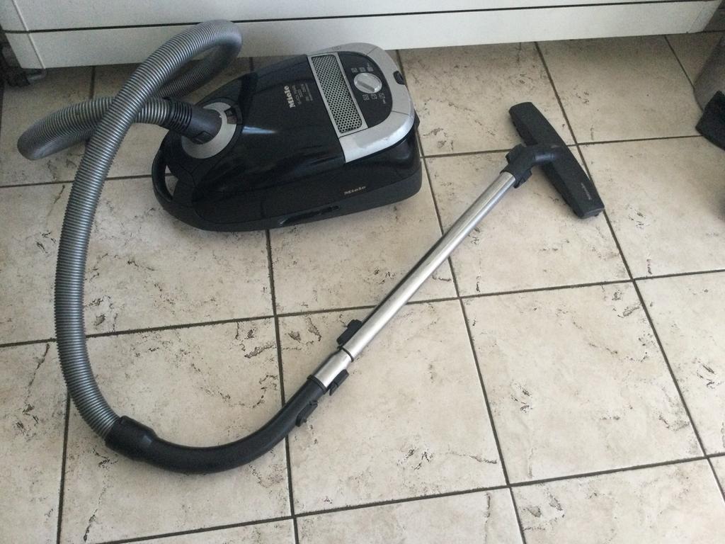 Miele stofzuiger 2200 Watt Black Pearl, Stofzak, Gebruikt, Stofzuiger, Ophalen of Verzenden