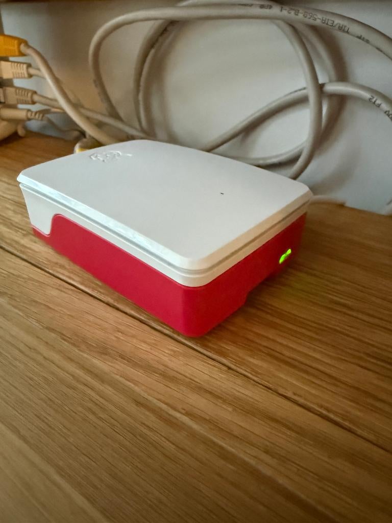 Raspberry Pi 5 - 4GB + Official Case + 32GB SD Card, Ophalen of Verzenden, Zo goed als nieuw