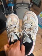 UGG sneakers - maat 38, Ophalen of Verzenden, Gedragen, Beige, Sneakers of Gympen