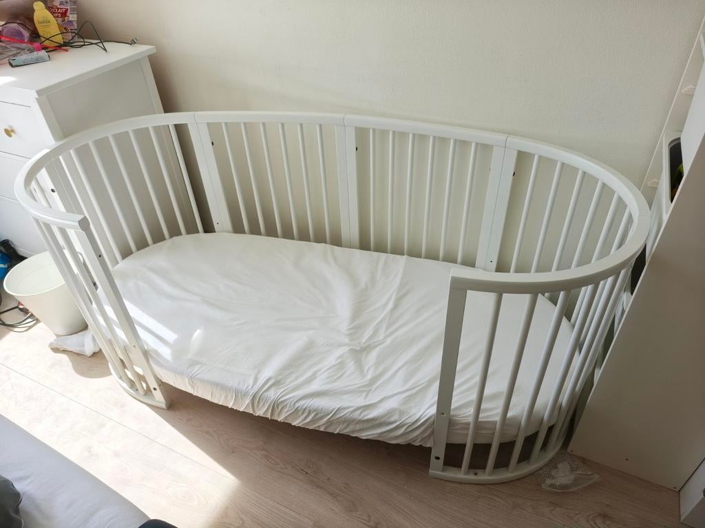 Stokke Sleepi Ledikant Wit met Junior Uitbreiding, Kinderen en Baby's, Babywiegjes en Ledikanten, Ophalen, Gebruikt, Ledikant