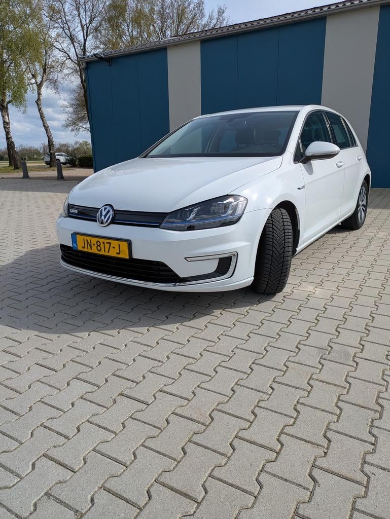 Volkswagen Golf E-golf 5D 2016 Wit, Auto's, Stof, Wit, Origineel Nederlands, 115 pk