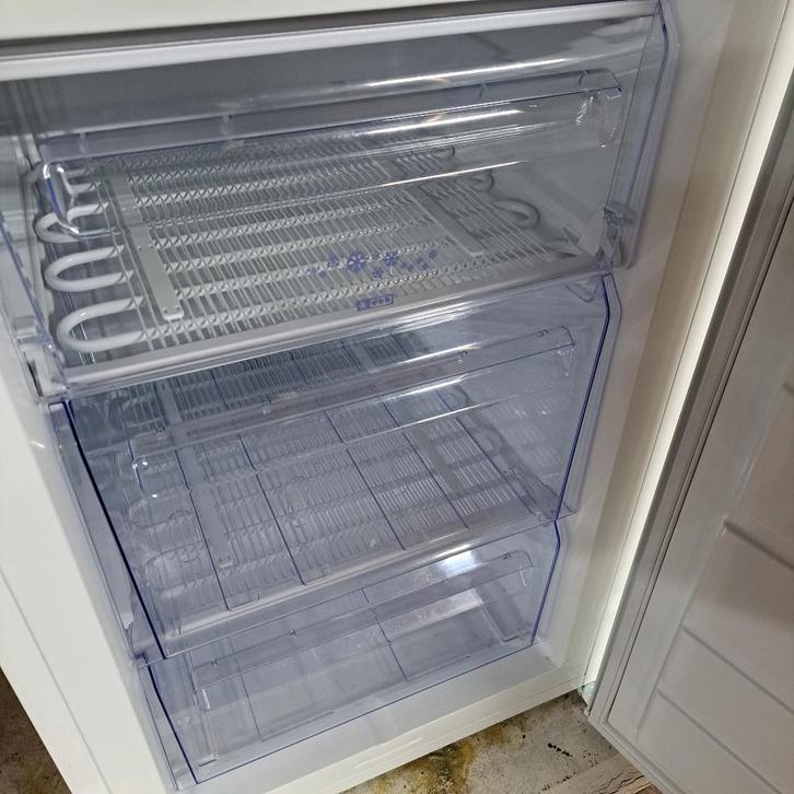 Zanussi diepvrieskast ZFT710W - als nieuw., Witgoed en Apparatuur, Koelkasten en IJskasten, Gebruikt, Met vriesvak, Ophalen
