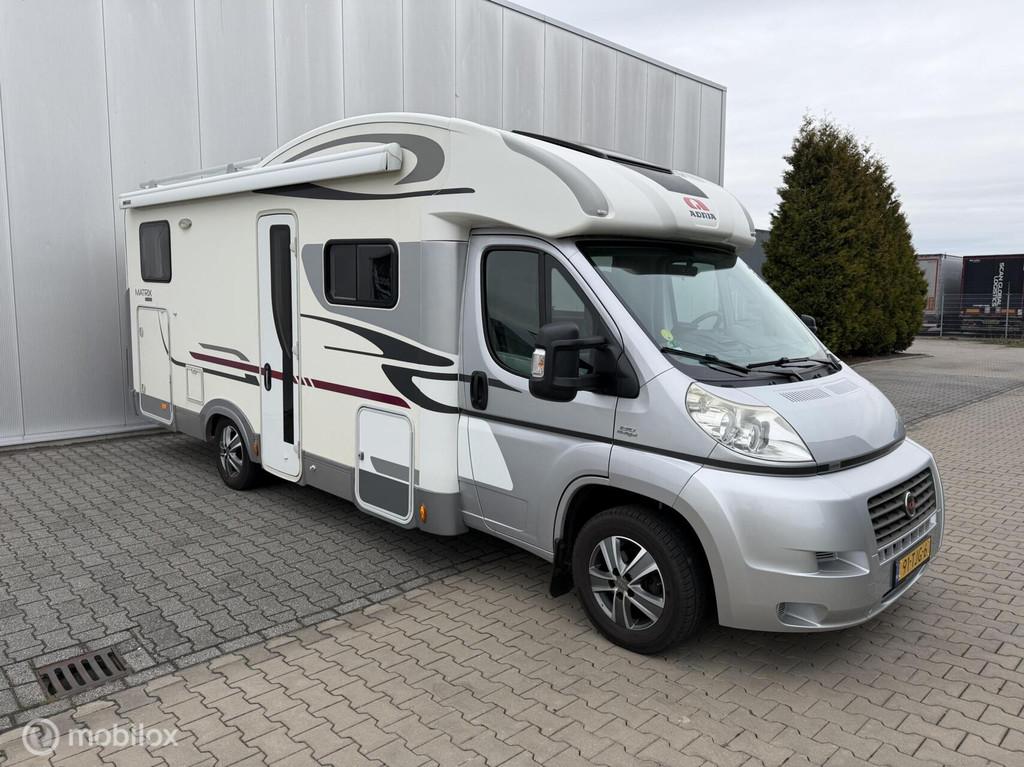 Adria MATRIX M 680SP 6 zitplekken Dakairco Zonnepaneel 131PK, Caravans en Kamperen, Campers, Bedrijf, Omvormer, Adria, Rondzit