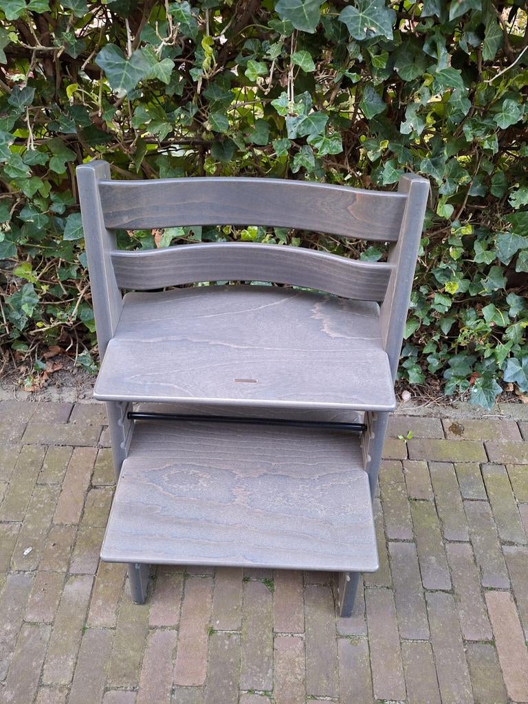 Bijna Nieuwe Hazy Grey Stokke Tripp trapp kinderstoel, Ophalen of Verzenden, Zo goed als nieuw, Meegroeistoel, Aanschuifbaar