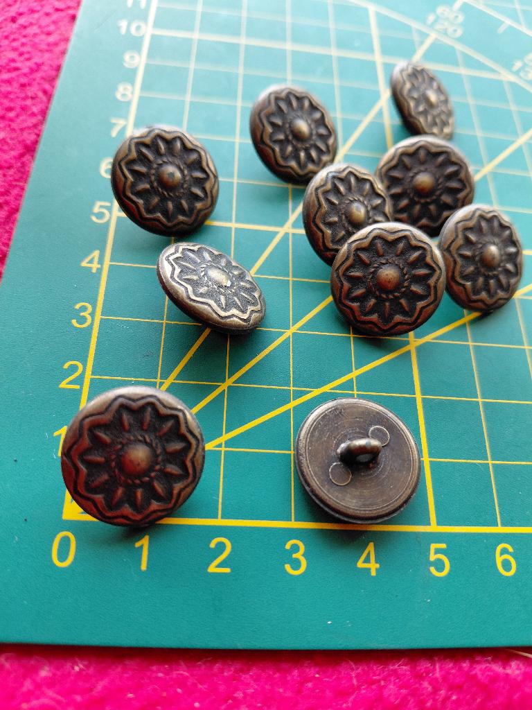 Knopen kleur oud brons, Ophalen of Verzenden, Nieuw, Knoop of Knopen