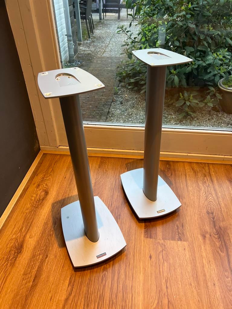 Dynaudio speaker stands / standaards op spikes, Ophalen, Zo goed als nieuw