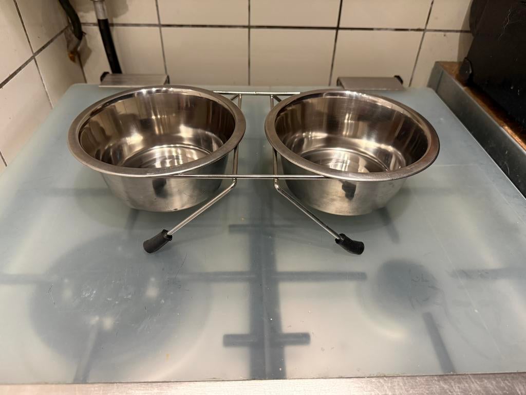 Voer/water bakje, Ophalen, Zo goed als nieuw