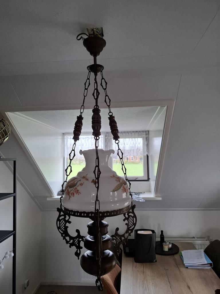 Antieke hanglamp met kettingen en glazen kap, Ophalen