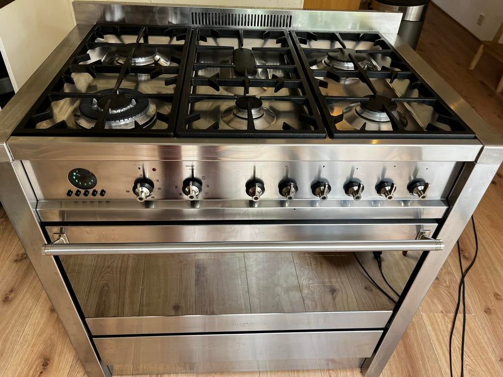 Smeg rvs fornuis 6 pitten en oven model CS19NL-6, Witgoed en Apparatuur, Fornuizen, Ophalen, Gebruikt, 60 cm of meer, Gas