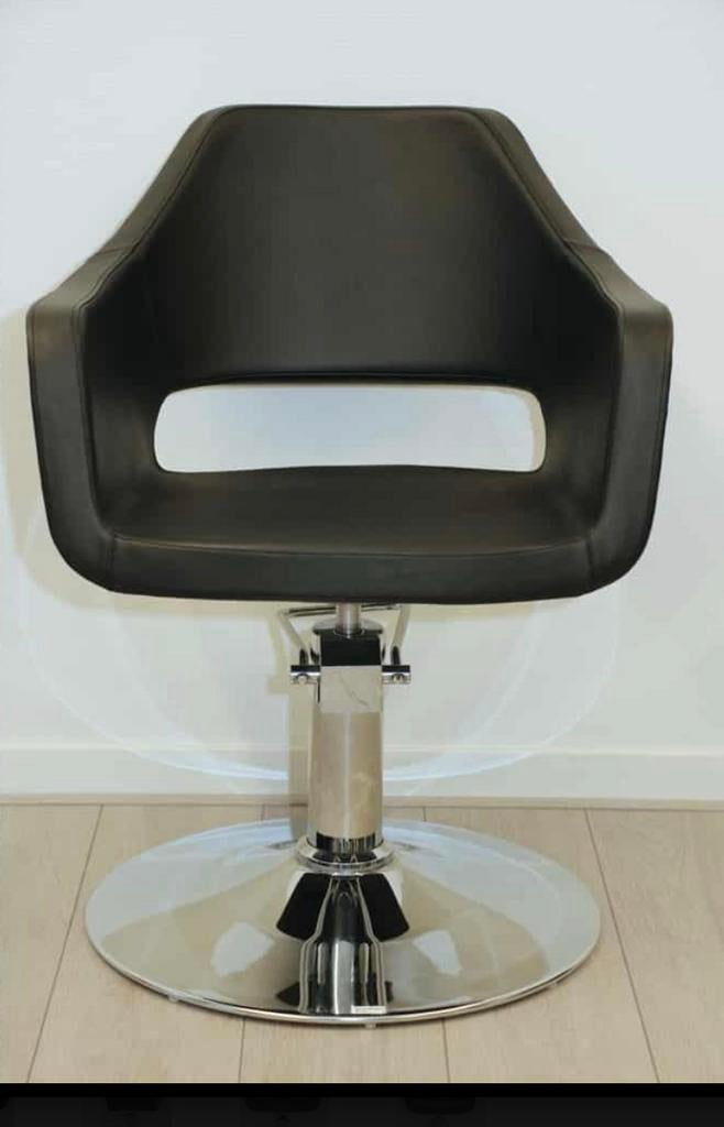 Pompstoel kaptafel kapsalon inrichting kapperstoel