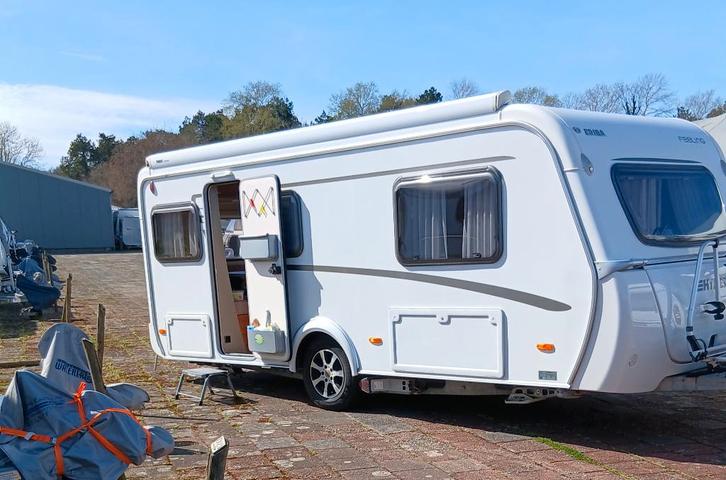 Caravan feeling 470  2016, Caravans en Kamperen, Caravans, Particulier, tot en met 3, 1000 - 1250 kg, Standaardzit, Eriba, 2 aparte bedden