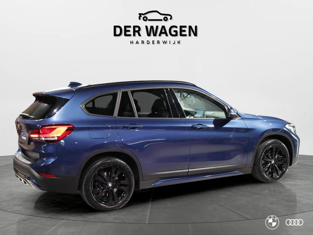 BMW X1 xDr25e SPORTLINE / HARMANKARDON / HEADUP / CARPLAY /, Auto's, BMW, Lichtsensor, Met garantie (alle), Blauw, Leder en Stof