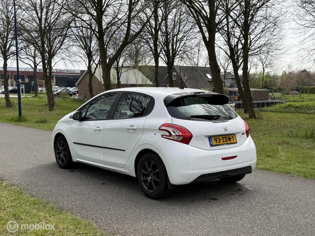 Peugeot 208 1.2 VTi Envy*DISTRIBUTIE VV*PARKEERSENSOR*CRUISE, Voorwielaandrijving, Euro 5, Stof, Gebruikt