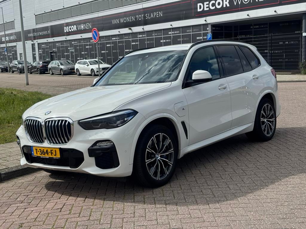 BMW X5 Xdrive45e 394pk Aut 2020/M-Sport/ACC/Trekhaak/Memory, 394 pk, Wit, 2410 kg, Vierwielaandrijving