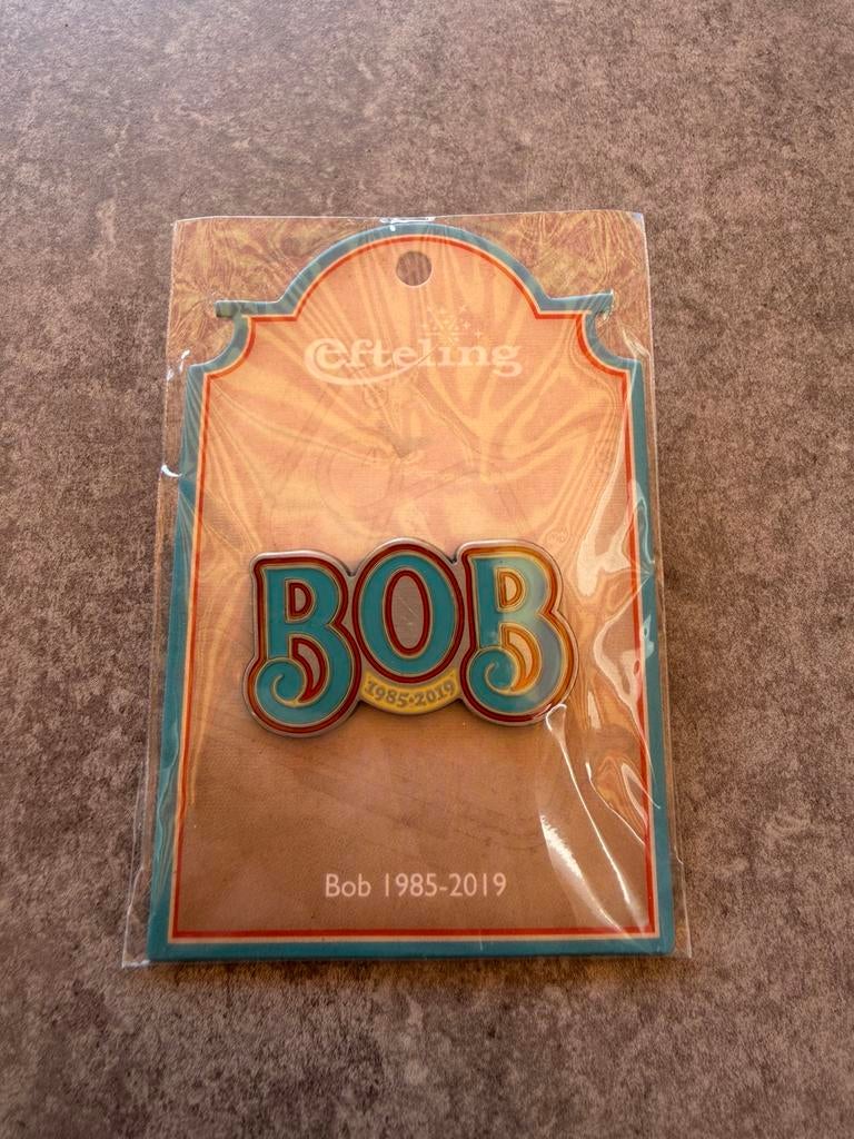 Efteling pin Bob pin op kaartje, Ophalen of Verzenden, Zo goed als nieuw, Button of Speldje