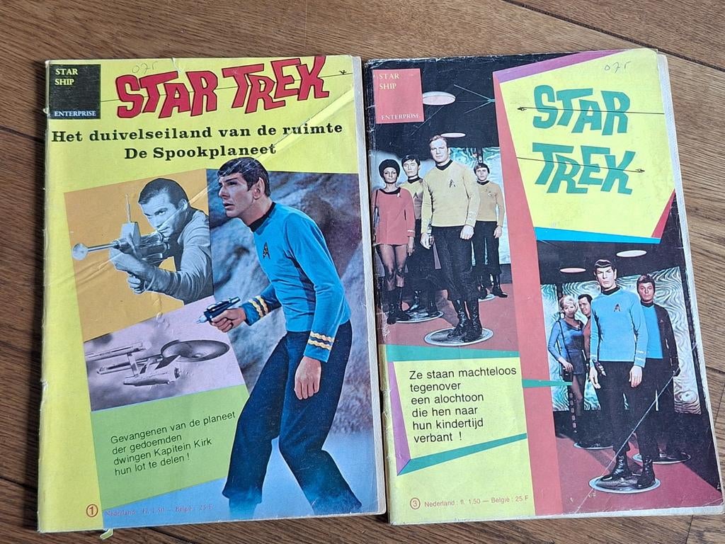 Star Trek, 2 stuks, Ophalen of Verzenden, Gelezen
