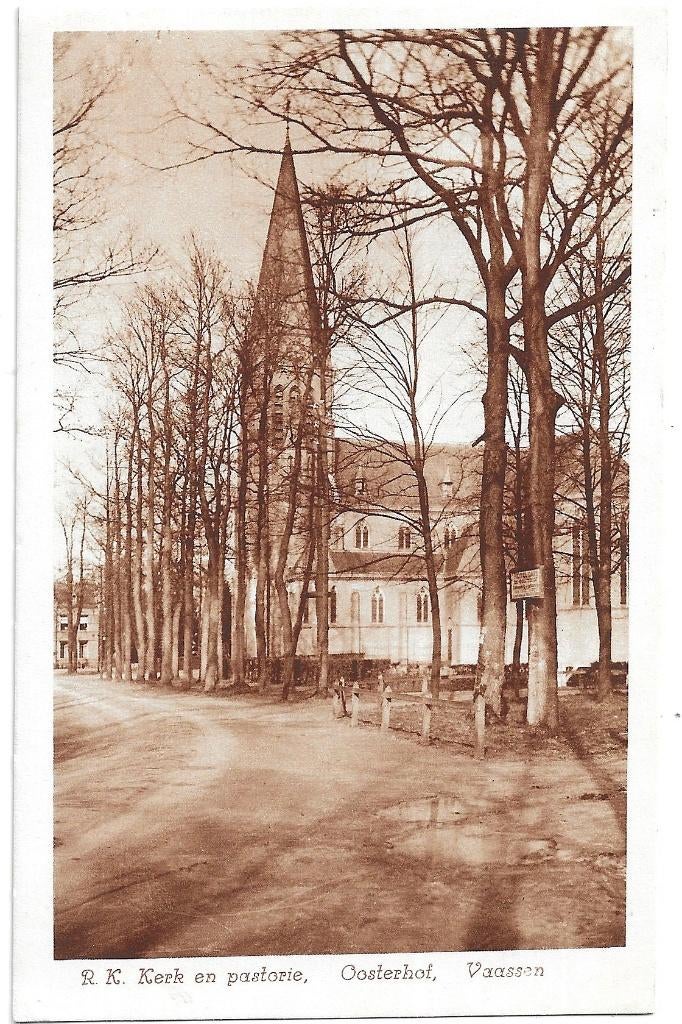 AK Vaassen - R.K. Kerk  en Pastorie, Oosterhof, Verzenden, 1920 tot 1940, Ongelopen, Gelderland