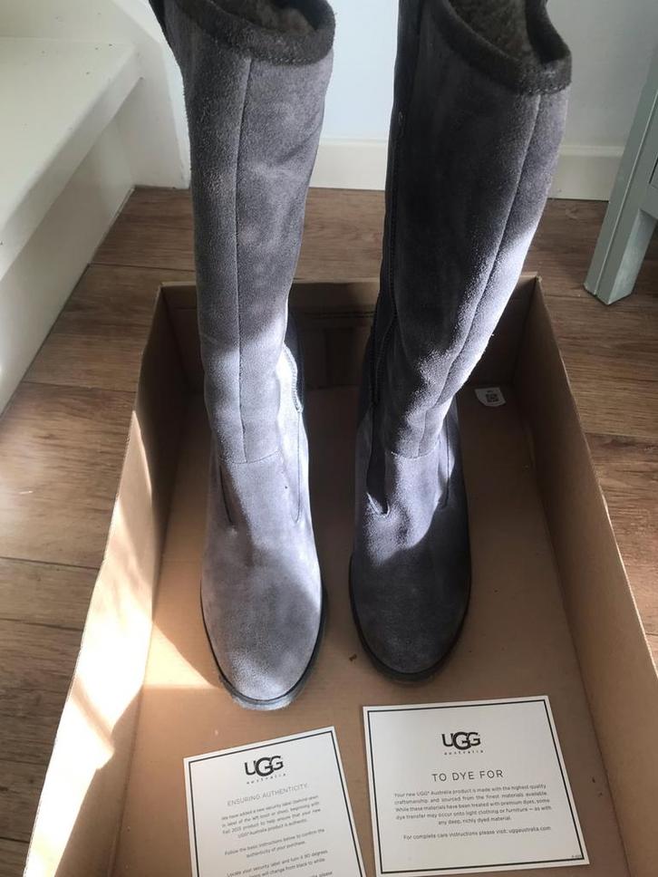 Uggs australia, Kleding | Dames, Schoenen, Zo goed als nieuw, Hoge laarzen, Grijs, Verzenden
