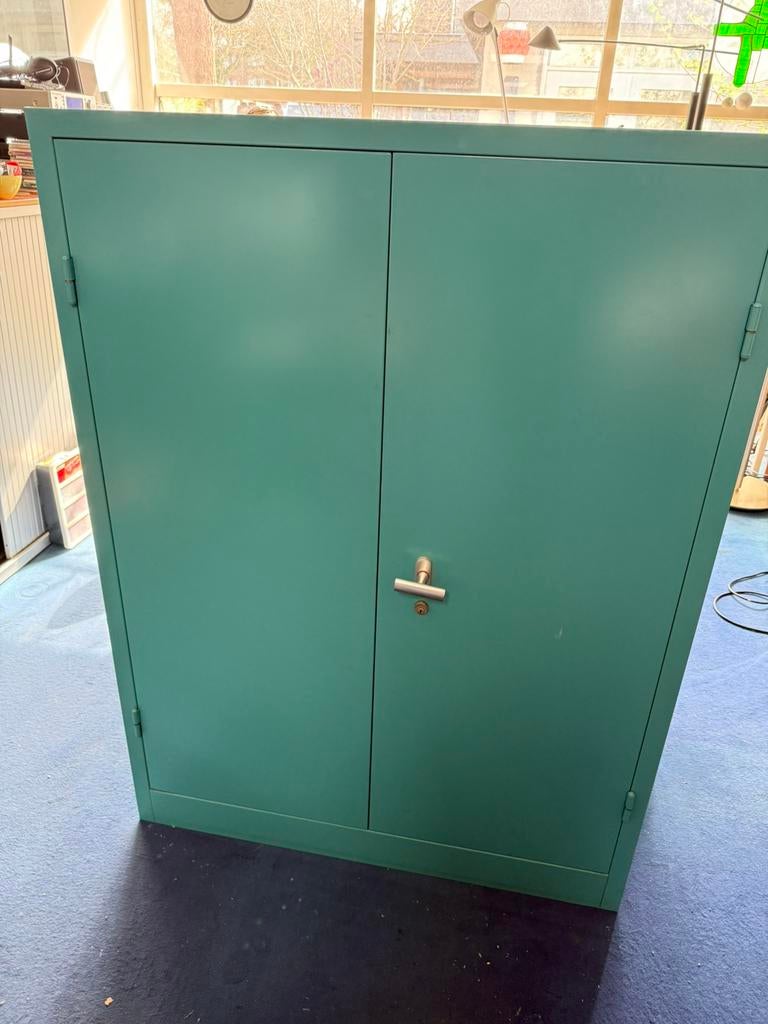Archiefkast metaal speciale kleur. Verstelbare schappen, Huis en Inrichting, Kasten | Roldeurkasten en Archiefkasten, Zo goed als nieuw