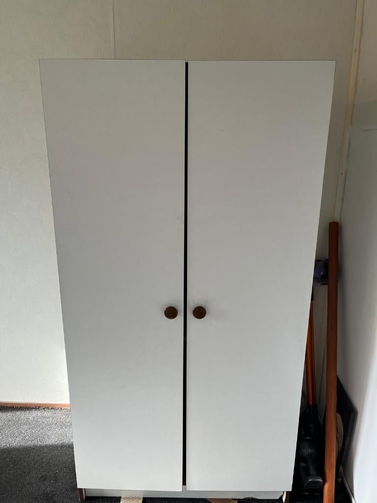 GRATIS 2x ZGAN Witte Ikea kledingkast + planken, Huis en Inrichting, Kasten | Kledingkasten, Ophalen, Met deur(en), Wit, 50 tot 100 cm