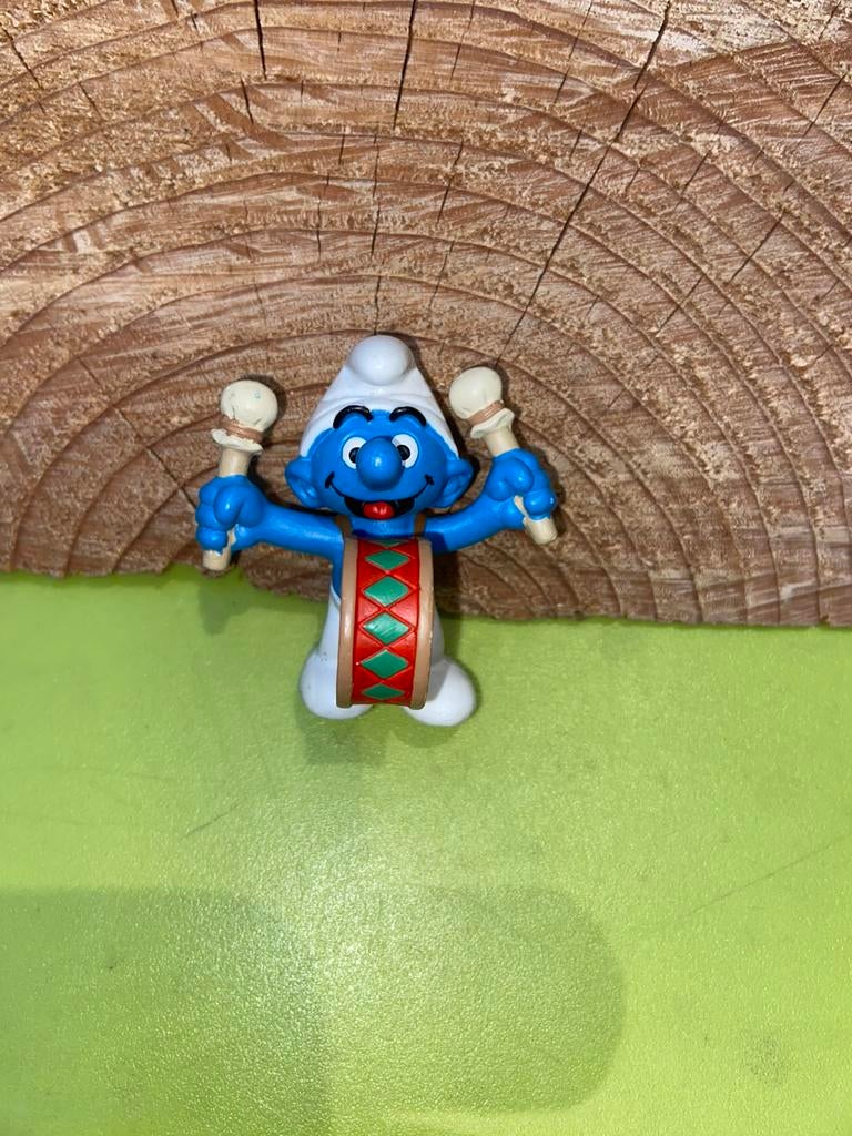 Smurfen smurf met trommel 50 jaar, Verzamelen, Smurfen, Ophalen of Verzenden, Zo goed als nieuw, Verschillende Smurfen