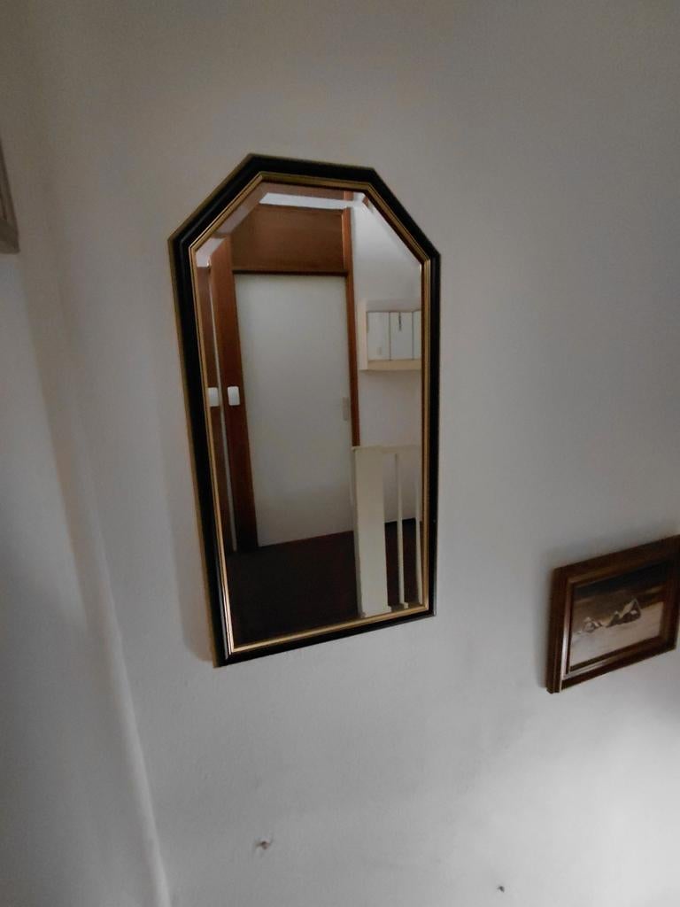 Spiegel met zwarte en gouden lijst, Ophalen