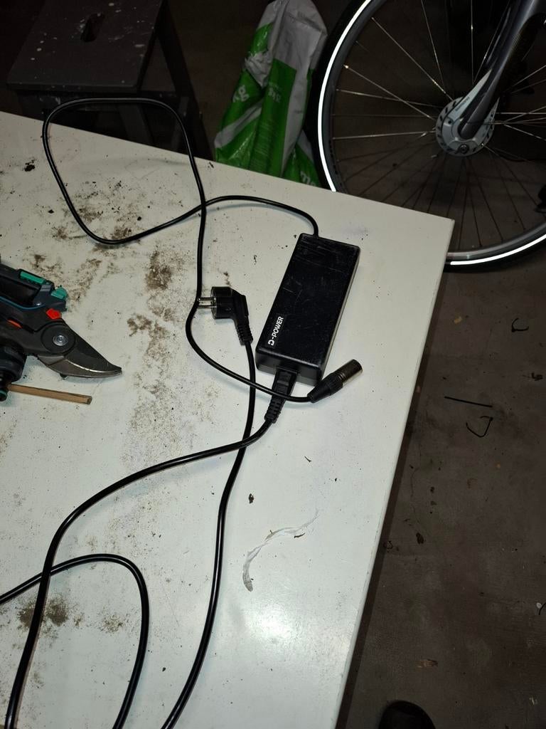 Oplader voor Lacros Mustang elektrische fiets, Ophalen of Verzenden