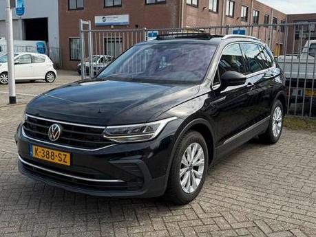 Volkswagen Tiguan 2021 Massage | Panorama | Virtual | Camera, 1441 kg, 4 cilinders, Alcantara, Zwart