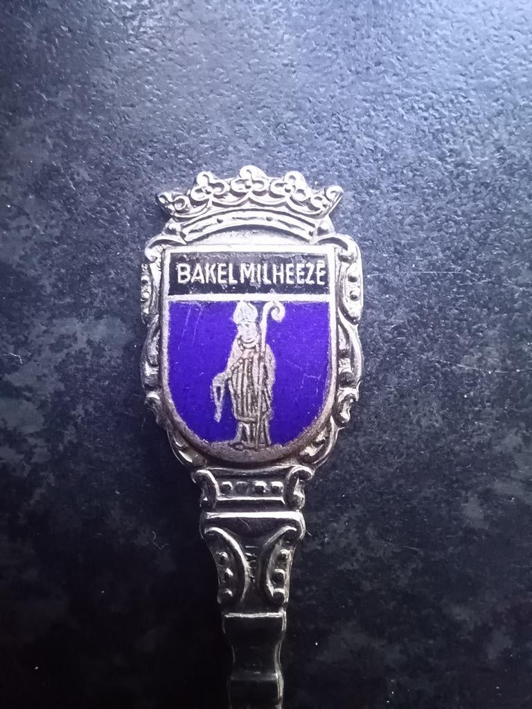 Theelepeltje Bakel Milheeze, Ophalen