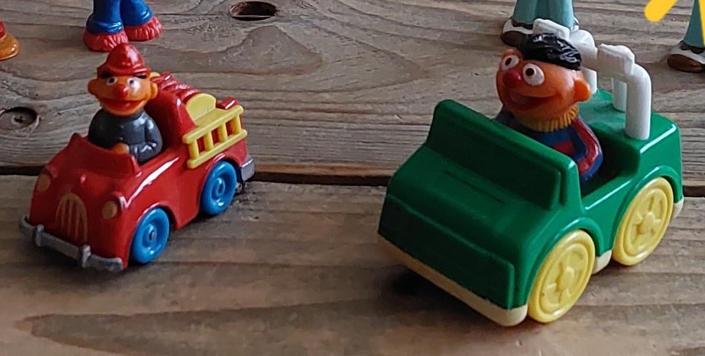 Sesamstraat autootjes met Ernie, Ophalen of Verzenden, Zo goed als nieuw