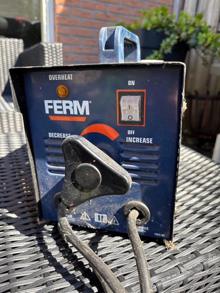 FERM WEM1042 Arc Welder - Compact en Krachtig, Ophalen of Verzenden, Gebruikt, Minder dan 150 ampère, Elektroden