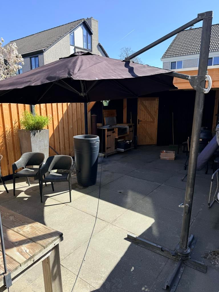 Grote zweefparasol met voet - ideaal voor terras, Ophalen, Gebruikt, Kantelbaar, Zweefparasol