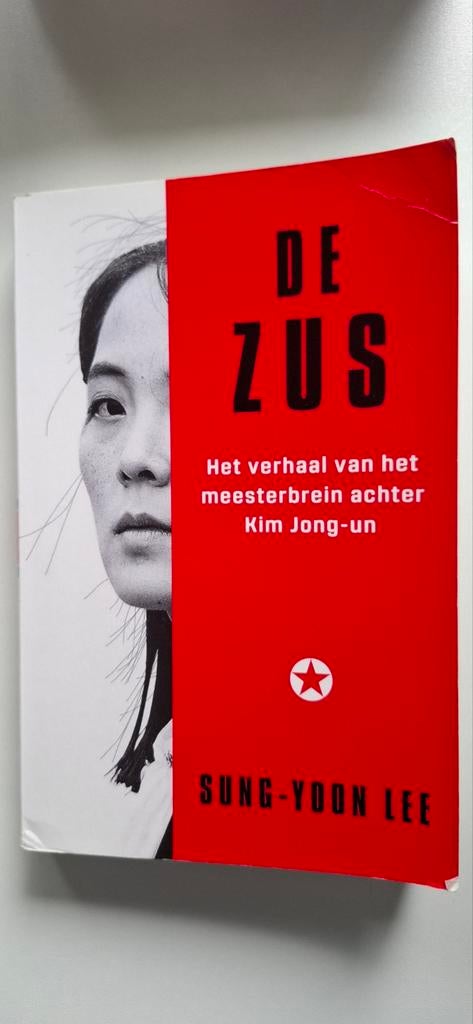 De Zus - Het verhaal van het meesterbrein achter Kim Jong-un, Ophalen of Verzenden, Gelezen, Sung-Yoon Lee, Politiek