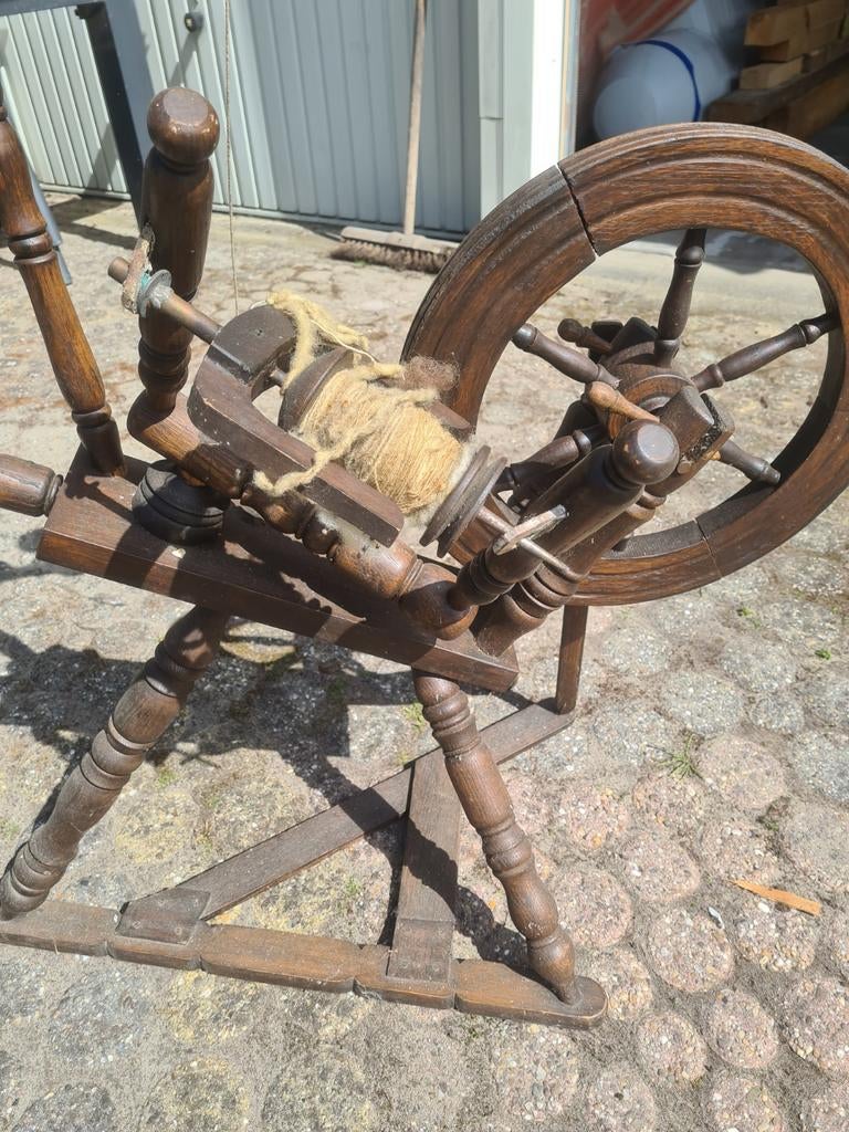 Antiek houten spinnewiel - Decoratief en functioneel, Hobby en Vrije tijd, Spinnewielen en Spinnen, Gebruikt, Spinnewiel, Ophalen