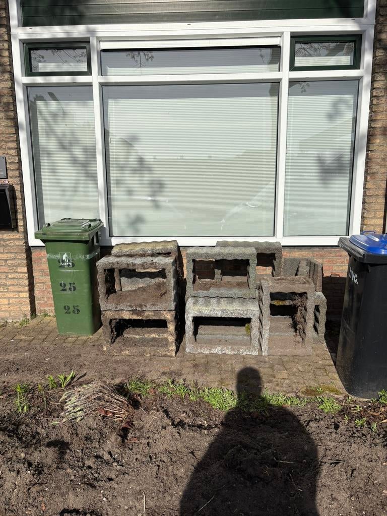 (GRATIS AFHALEN) Stenen bloembakken, Tuin en Terras, Bloembakken en Plantenbakken, Ophalen, Steen, Gebruikt, Minder dan 30 cm