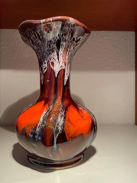 Vintage Vallauris vaas, lava motief, Huis en Inrichting, Aardewerk of Porselein, Oranje, Ophalen of Verzenden, Zo goed als nieuw