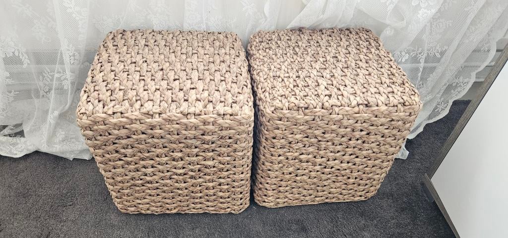 Twee rieten hockers 32x32 cm, Huis en Inrichting, Banken | Voetenbanken en Poefen, Ophalen, Minder dan 50 cm, Vierkant, Minder dan 50 cm