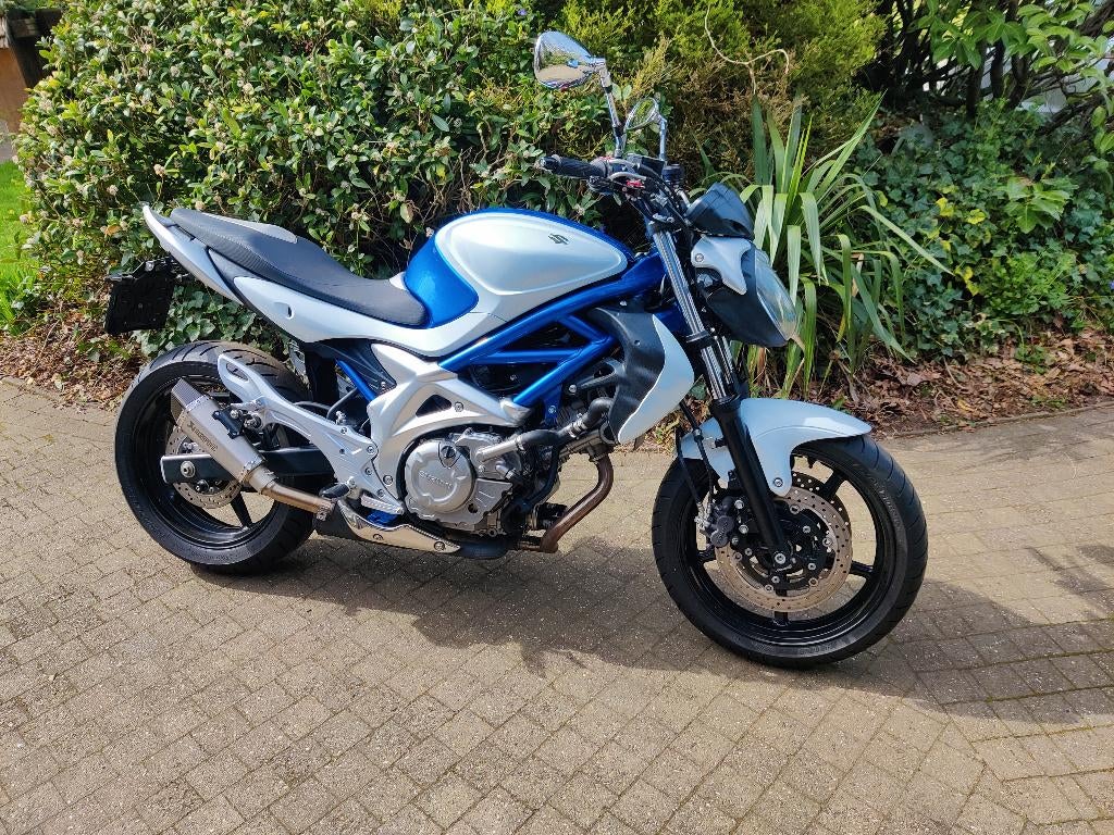 Suzuki Gladius 650, Motoren, Motoren | Suzuki, Particulier, Naked bike, meer dan 35 kW, 2 cilinders, Motorrijbewijs A, Sportuitlaat