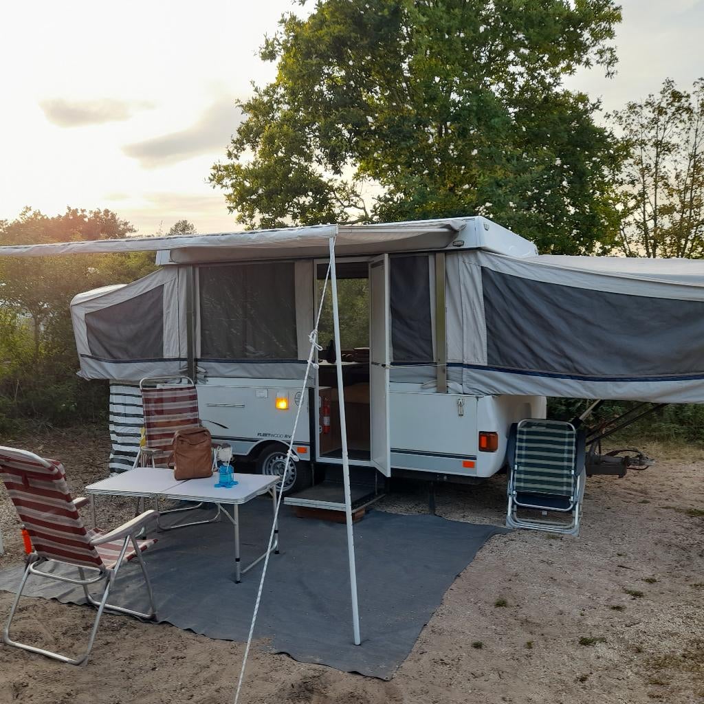 Aangeboden Amerikaanse vouwwagen Fleetwood, Overige merken, 2 aparte bedden, Treinzit, 750 - 1000 kg