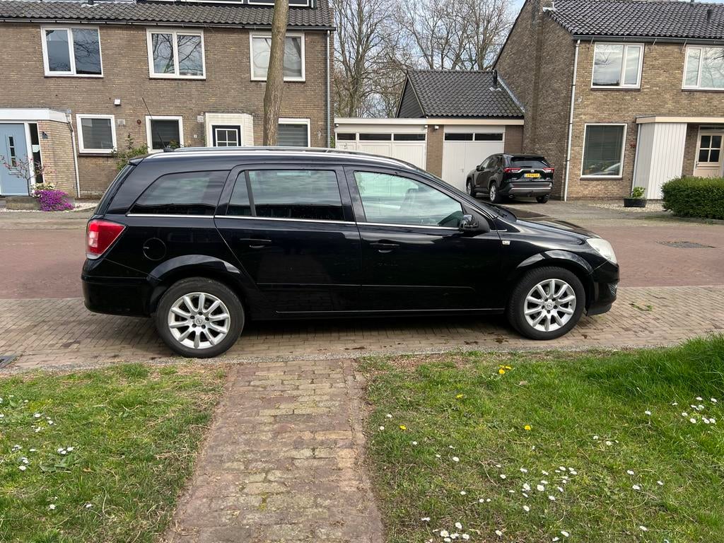 Opel Astra 1.6 16V 85KW St.wgn. 2008 Zwart, Auto's, Opel, Voorwielaandrijving, 657 kg, 4 cilinders, Zwart