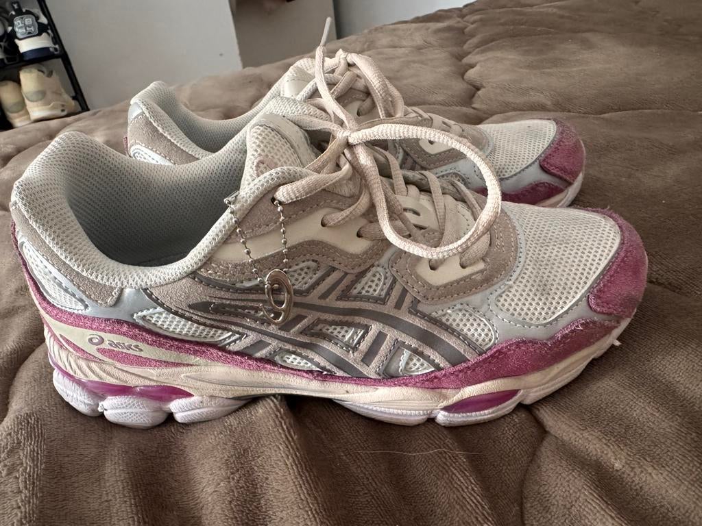 Roze asics, Sport en Fitness, Loopsport en Atletiek, Gebruikt, Hardloopschoenen, Ophalen of Verzenden, Overige sporten