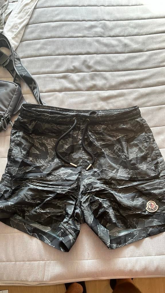 Moncler Zwemshort Zwart Camouflage Maat M, Kleding | Heren, Badmode en Zwemkleding, Ophalen of Verzenden, Maat 48/50 (M), Zwart