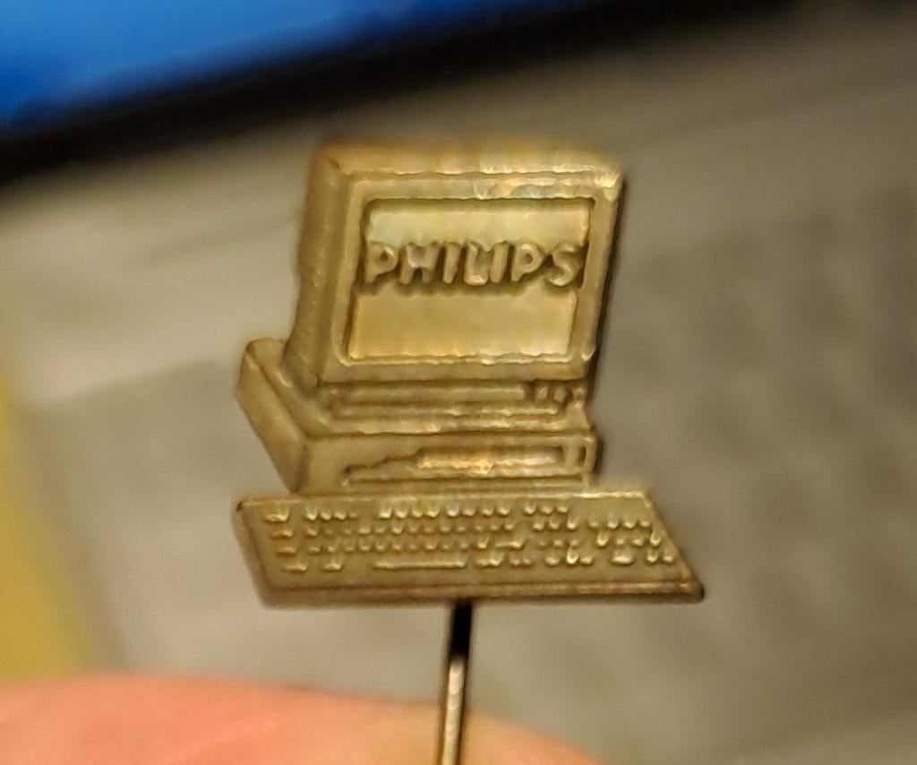 Philips speldje jaren 80 - 90, Verzamelen, Speldjes, Pins en Buttons, Ophalen of Verzenden, Gebruikt, Merk
