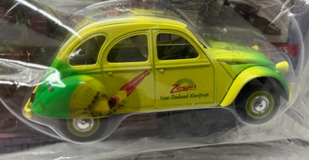 1:43 Norev, Citroën 2CV6 , Kiwi Zespri 1997, Hobby en Vrije tijd, Modelauto's | 1:43, Ophalen of Verzenden, Nieuw, Auto, Norev