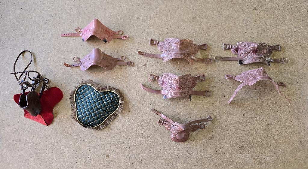 Zadels toebehoren voor speelgoed paardjes, Ophalen of Verzenden, Zo goed als nieuw