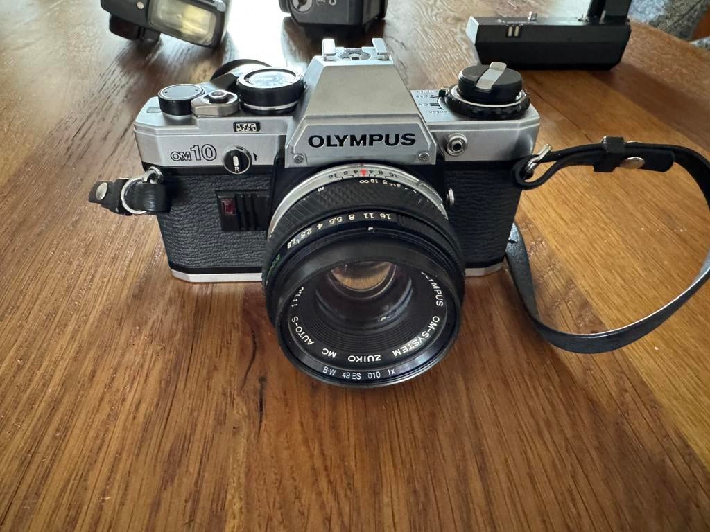 Olympus OM10 spiegelreflexcamera met toebehoren, Audio, Tv en Foto, Fotocamera's Analoog, Ophalen, Gebruikt, Spiegelreflex, Olympus
